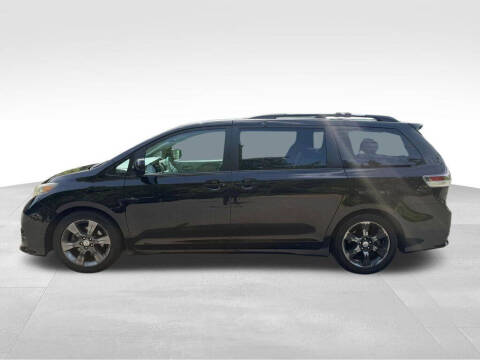 2012 Toyota Sienna SE 8-Passenger