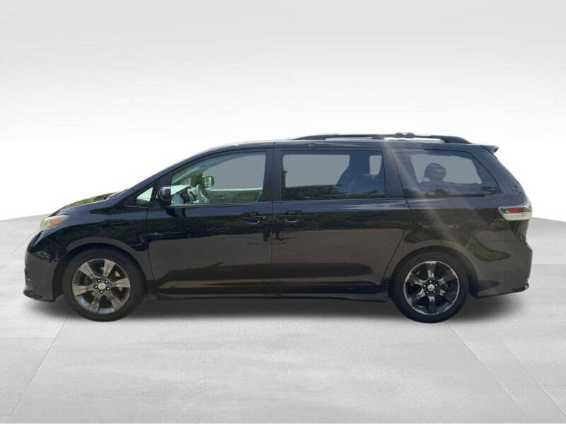 2012 Toyota Sienna SE 8-Passenger