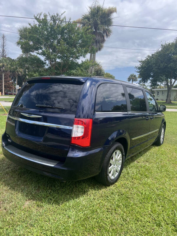 2014 Chrysler Town and Country Touring