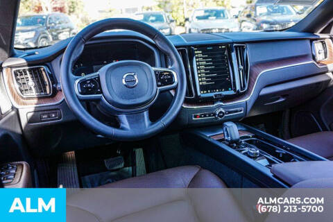 2024 Volvo XC60 Recharge T8 Plus Dark Theme