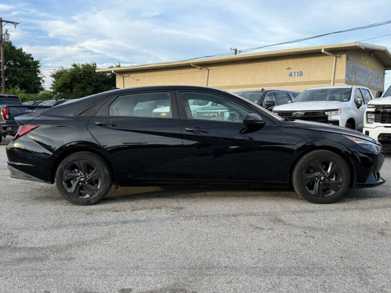 2022 Hyundai Elantra SEL