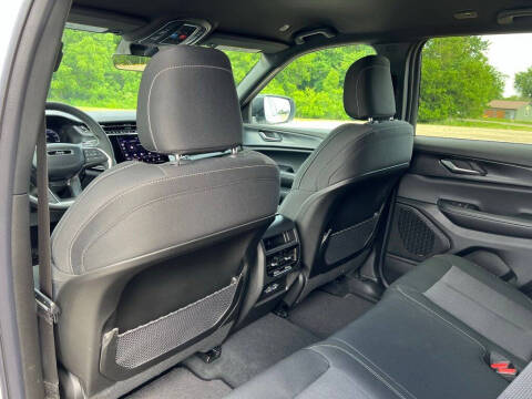 2026 Jeep Grand Cherokee Laredo