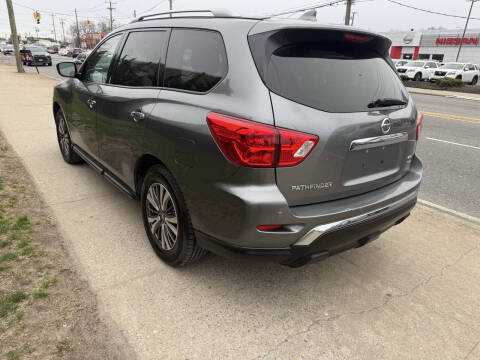 2020 Nissan Pathfinder SV