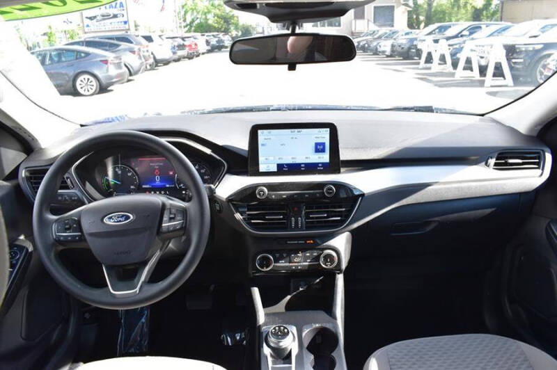 2022 Ford Escape Hybrid SE