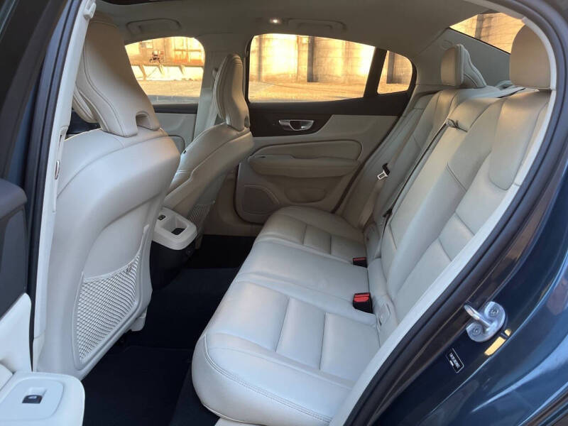 2024 Volvo S60 B5 Plus Dark Theme