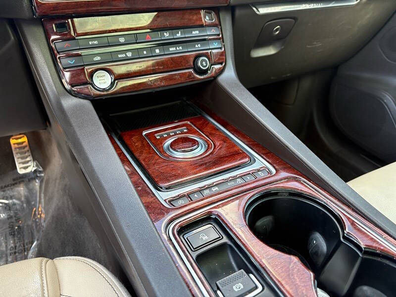 2017 Jaguar F-PACE 35t Prestige