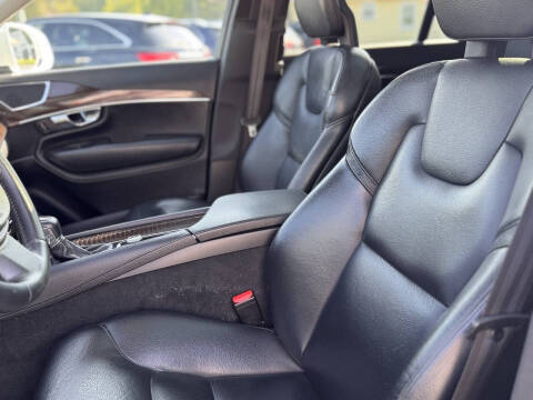 2016 Volvo XC90 T6 Momentum