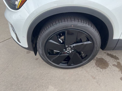 2026 Volvo XC40 B5 Ultra Black Edition