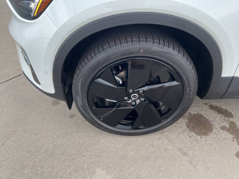 2026 Volvo XC40 B5 Ultra Black Edition