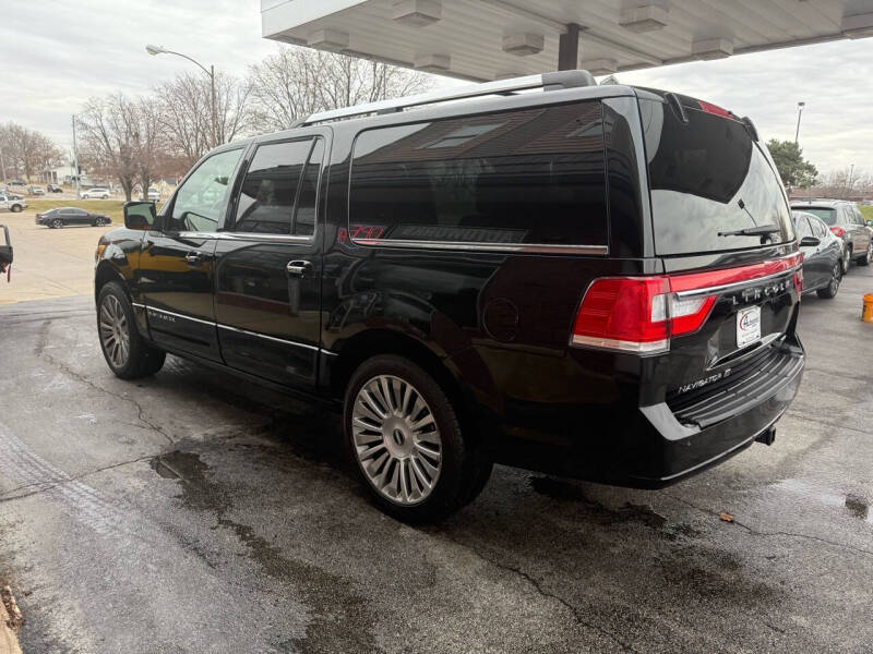 2017 Lincoln Navigator Select photo 5