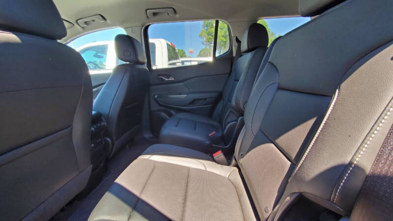 2023 GMC Acadia SLT