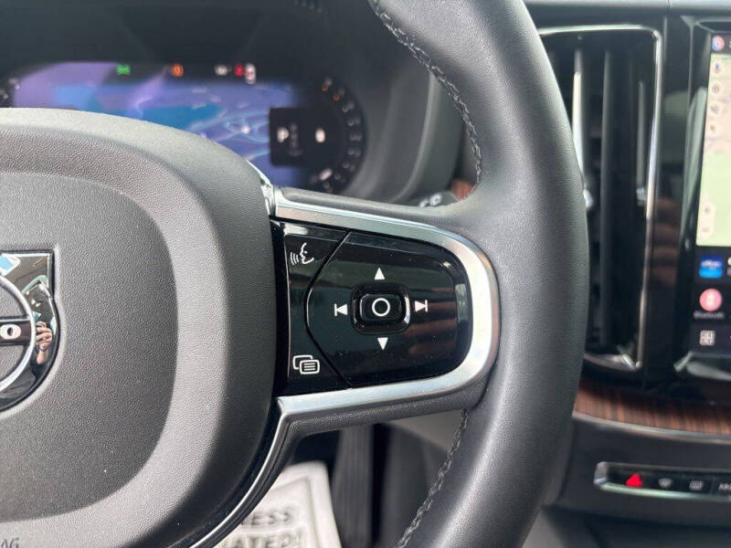 2024 Volvo XC60 B5 Plus Dark Theme