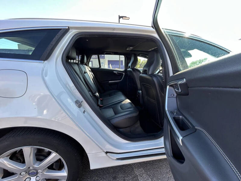 2016 Volvo V60 T5 Drive-E Platinum