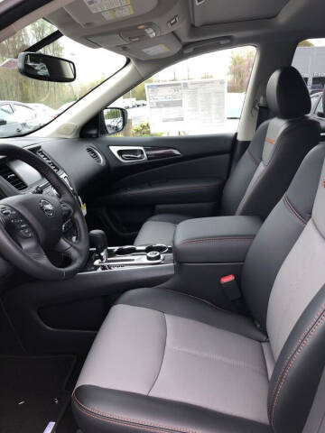 2019 Nissan Pathfinder SL