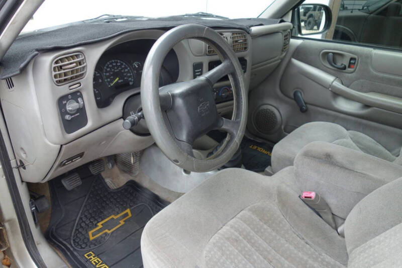 2000 Chevrolet S-10 LS