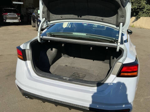 2025 Nissan Altima 2.5 SR