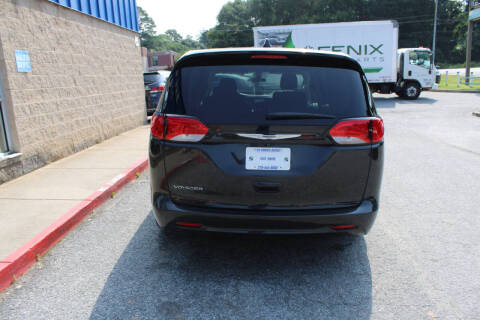 2022 Chrysler Voyager LX