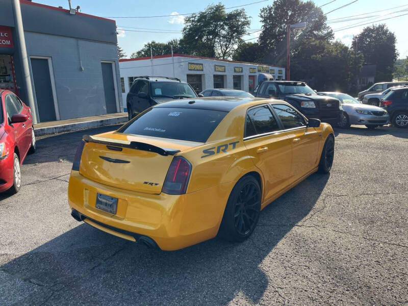 2012 Chrysler 300 SRT8