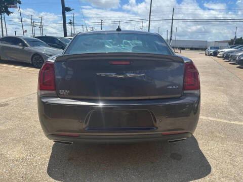 2018 Chrysler 300 S