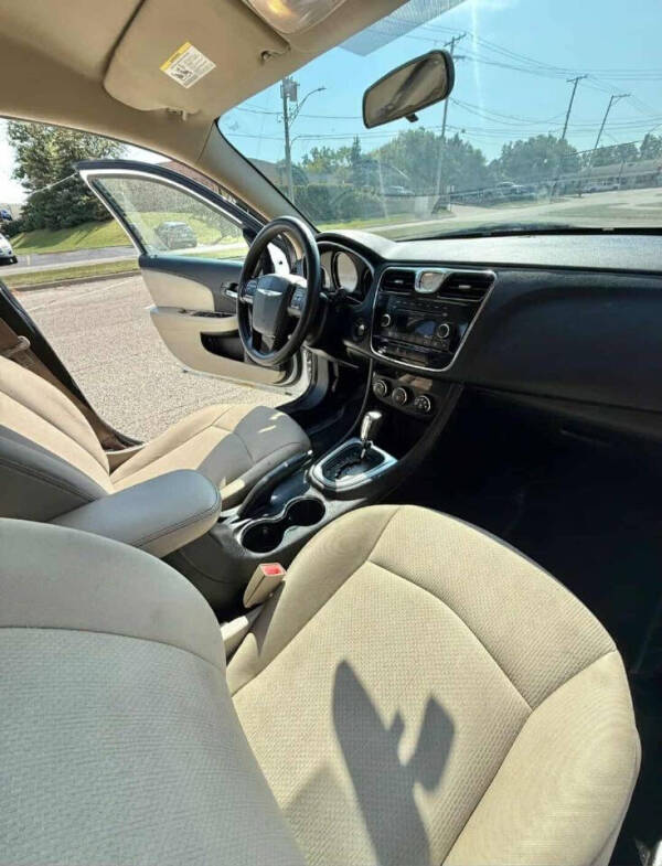 2013 Chrysler 200 LX