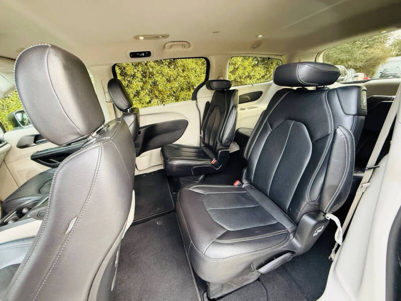 2022 Chrysler Pacifica Touring L