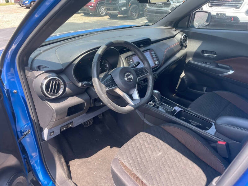2022 Nissan Kicks SR