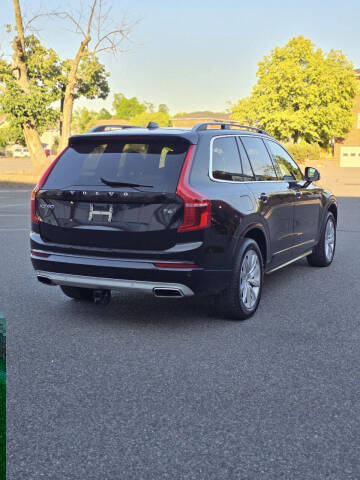 2017 Volvo XC90 T6 Momentum