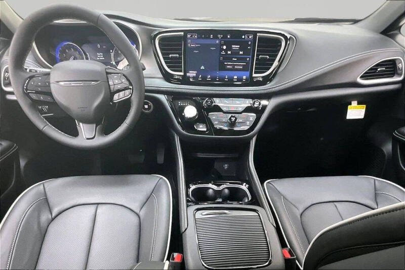 2027 Chrysler Pacifica Limited
