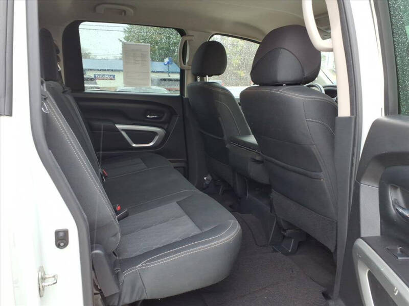 2017 Nissan Titan SV