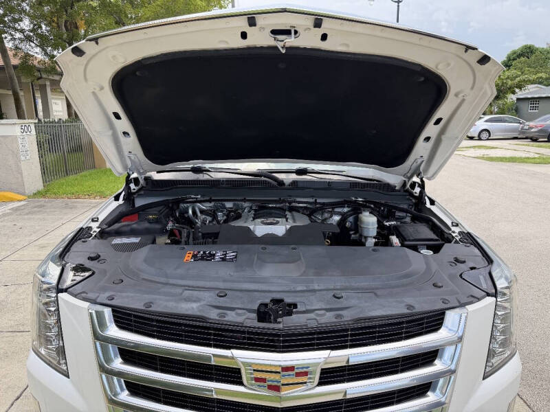 2017 Cadillac Escalade Standard