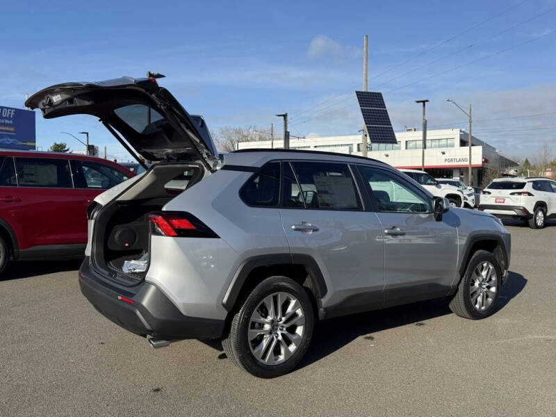 2025 Toyota RAV4 XLE Premium