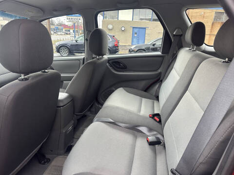 2003 Ford Escape XLS Popular