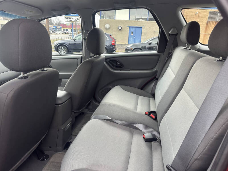 2003 Ford Escape XLS Popular