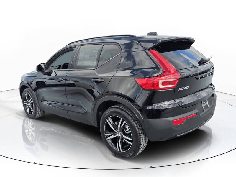 2026 Volvo XC40 B5 Core