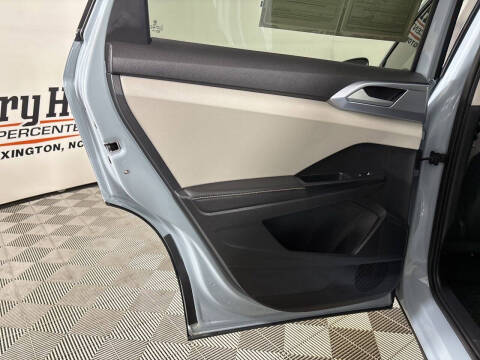 2025 Volkswagen Taos SE