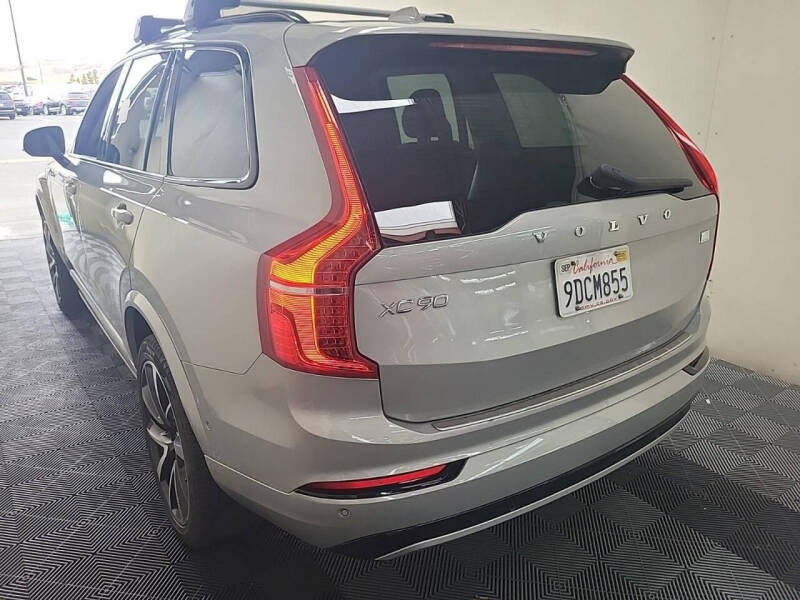 2023 Volvo XC90 Recharge T8 Plus Dark Theme