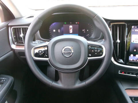 2024 Volvo S60 B5 Plus Dark Theme