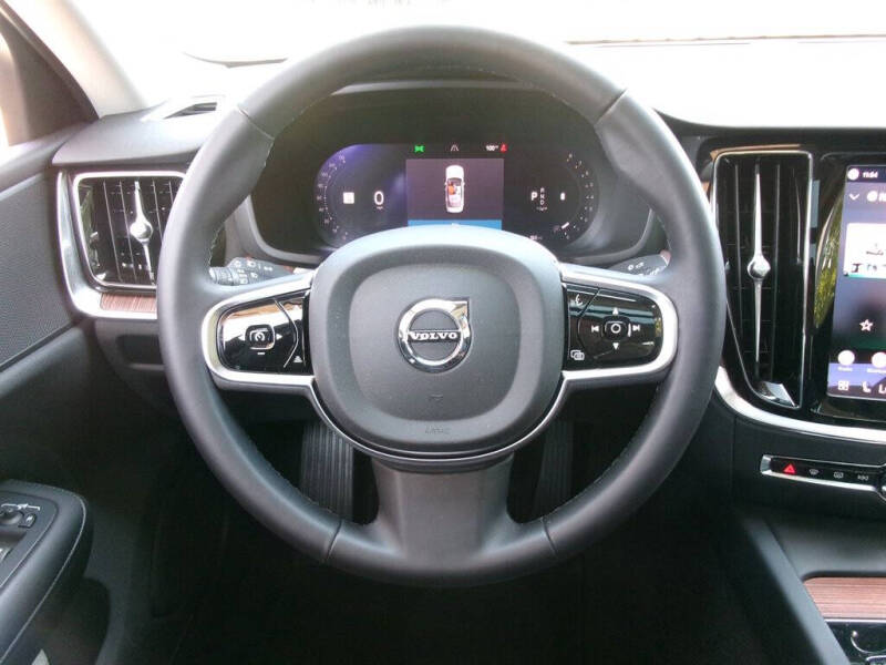 2024 Volvo S60 B5 Plus Dark Theme