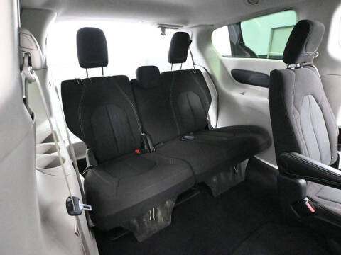 2022 Chrysler Voyager LX