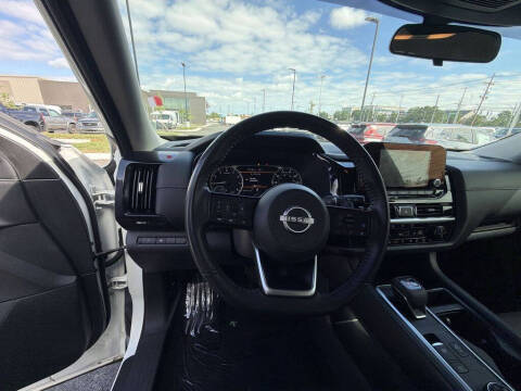 2022 Nissan Pathfinder SV