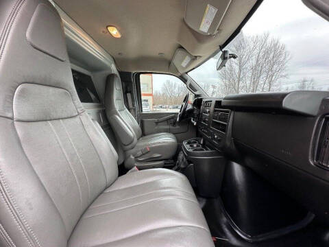 2022 Chevrolet Express 2500