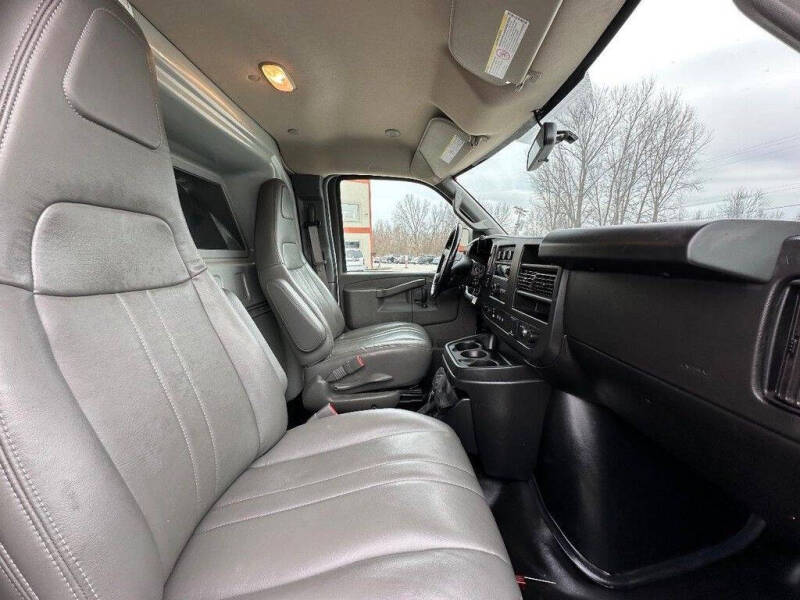 2022 Chevrolet Express 2500