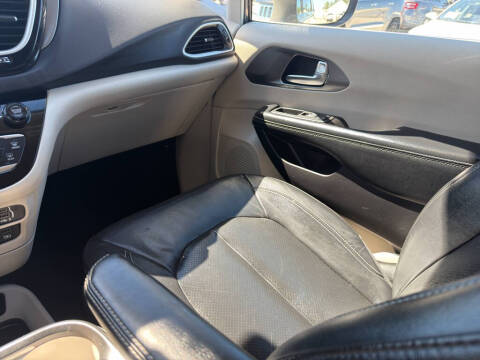 2022 Chrysler Pacifica Touring L