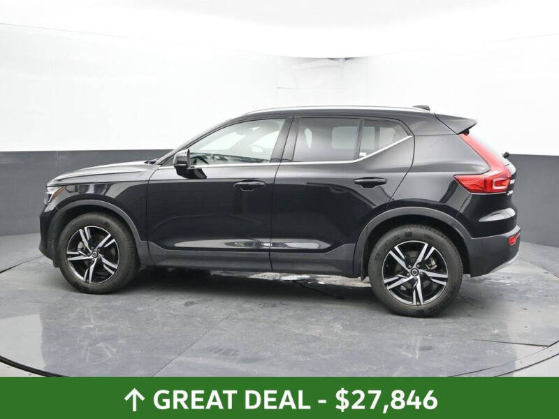 2025 Volvo XC40 B5 Core Bright Theme