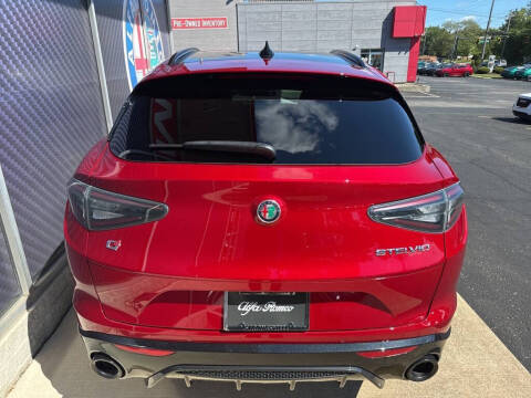 2025 Alfa Romeo Stelvio Intensa