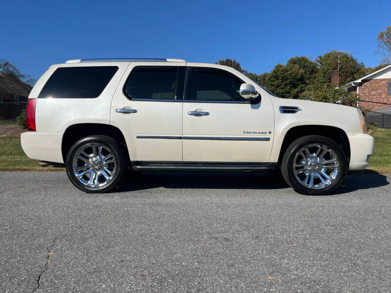 2007 Cadillac Escalade Base photo 6