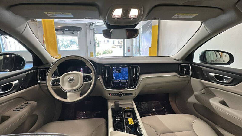 2024 Volvo S60 B5 Plus Dark Theme