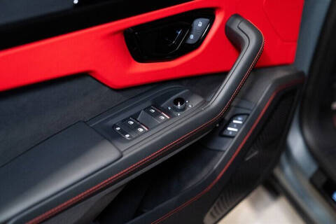 2025 Lamborghini Urus SE