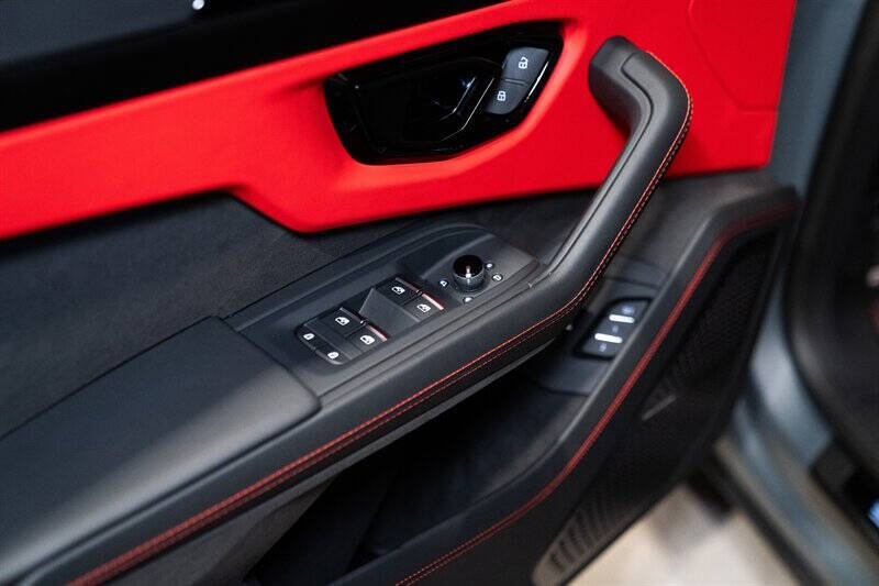 2025 Lamborghini Urus SE