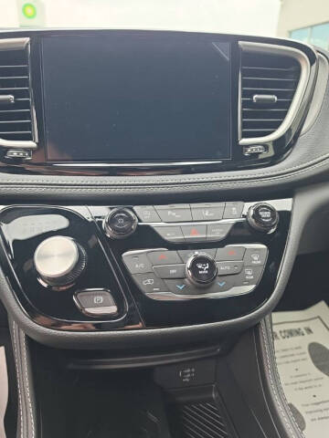 2027 Chrysler Pacifica Limited
